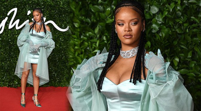 Rihanna – Big Boobs in Cleavage at Fashion Awards in London