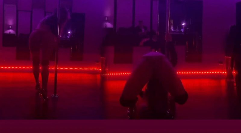 Joanna JoJo Levesque – Sexy Pole Dance Video