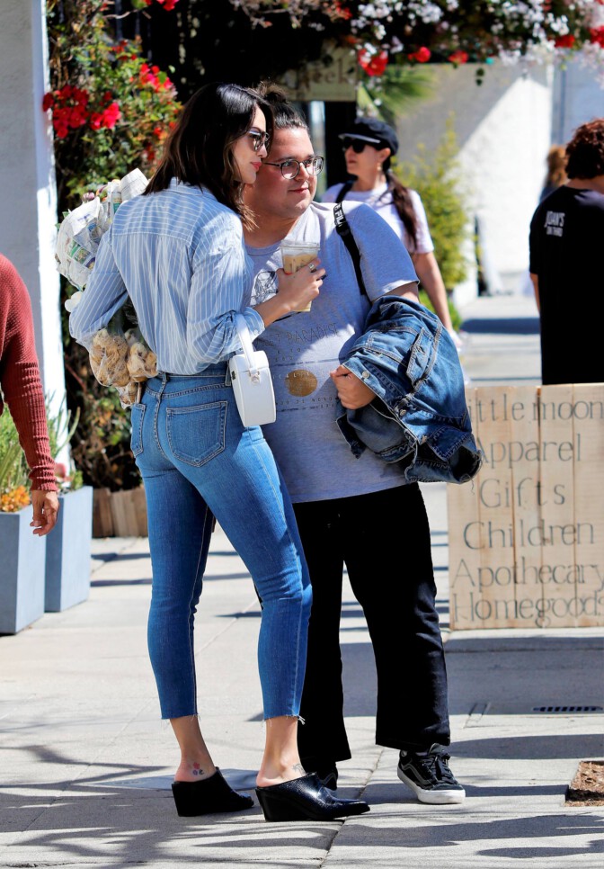 Eiza Gonzalez Sexy Tight Jeans