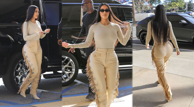 Kim Kardashian – Sexy Curves in TIght Jeans at Nordstrom in Woodland Hills