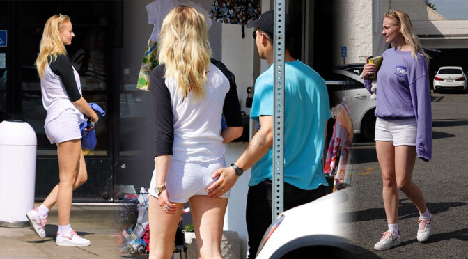 Sophie Turner – Sexy Legs and Ass in Tiny Shorts out in Studio City