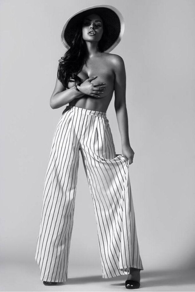 Abigail Ratchford Big Braless Sideboob