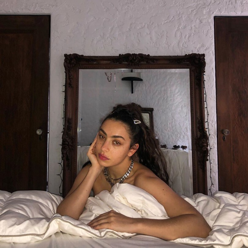 Charlie Xcx Sexy Photo In Bedroom
