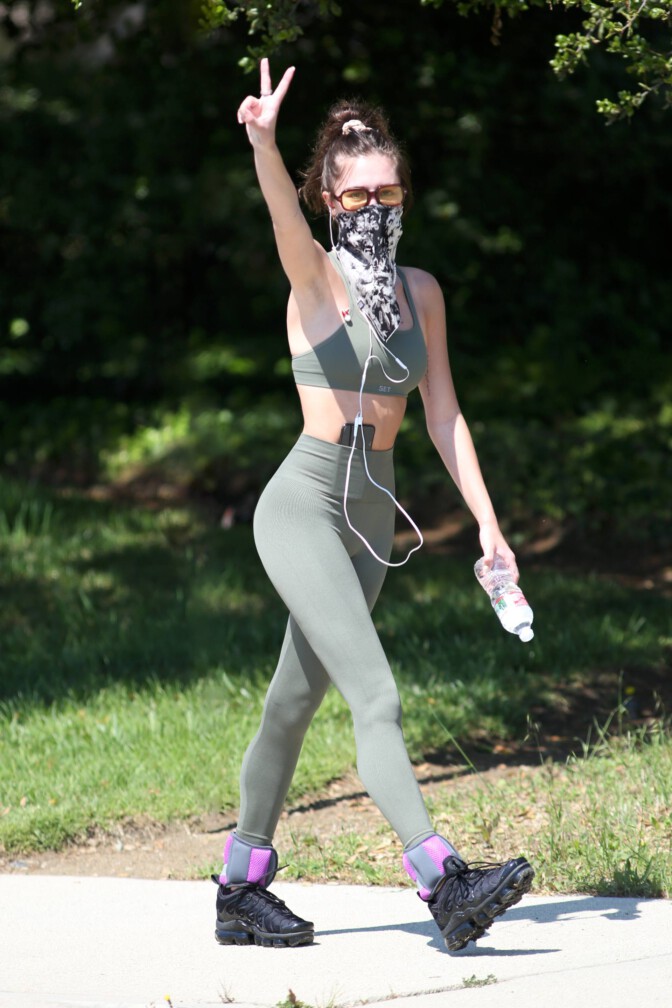 Delilah Belle Hamlin Sexy Ass In Leggings