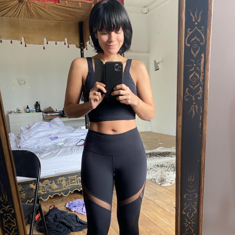 Lily Allen Sexy In Leggings And Sports Bra