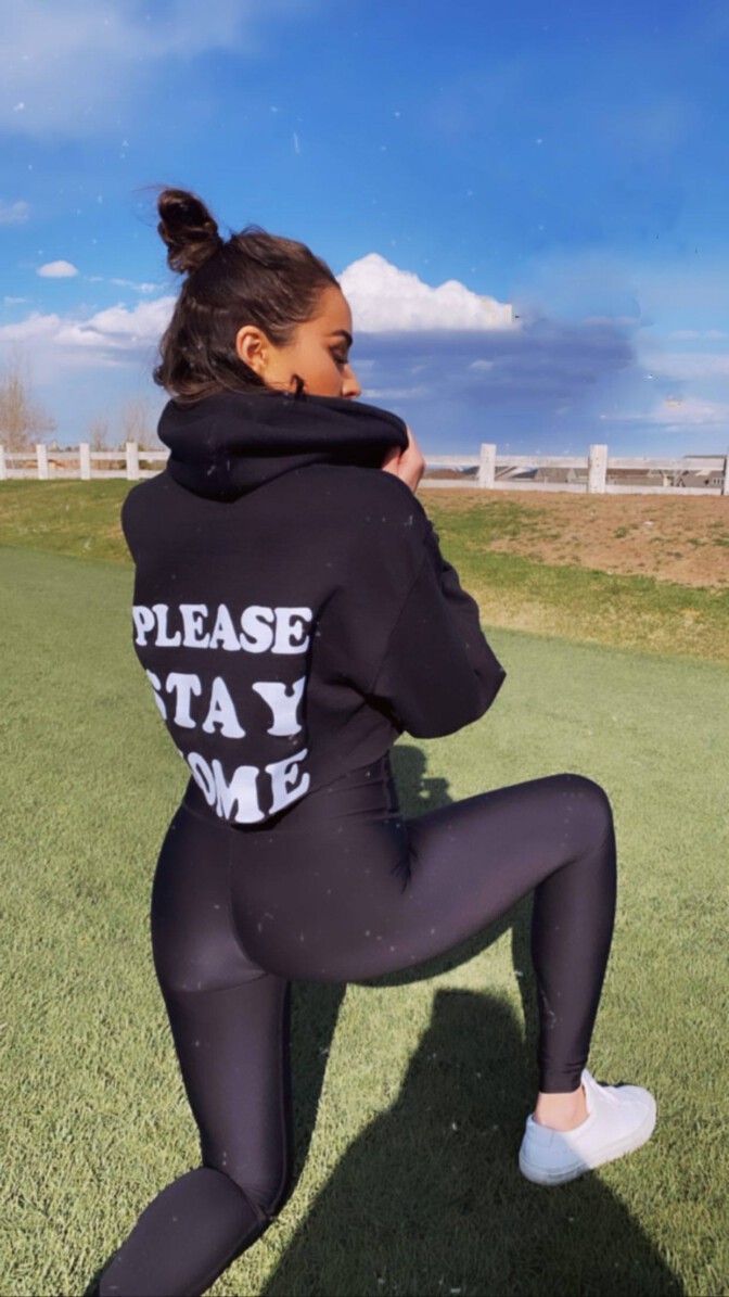Olivia Culpo Sexy Ass In Spandex Pants