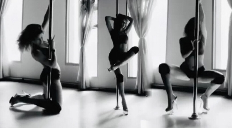Renee Olstead Stripping and Other Sexy Links!