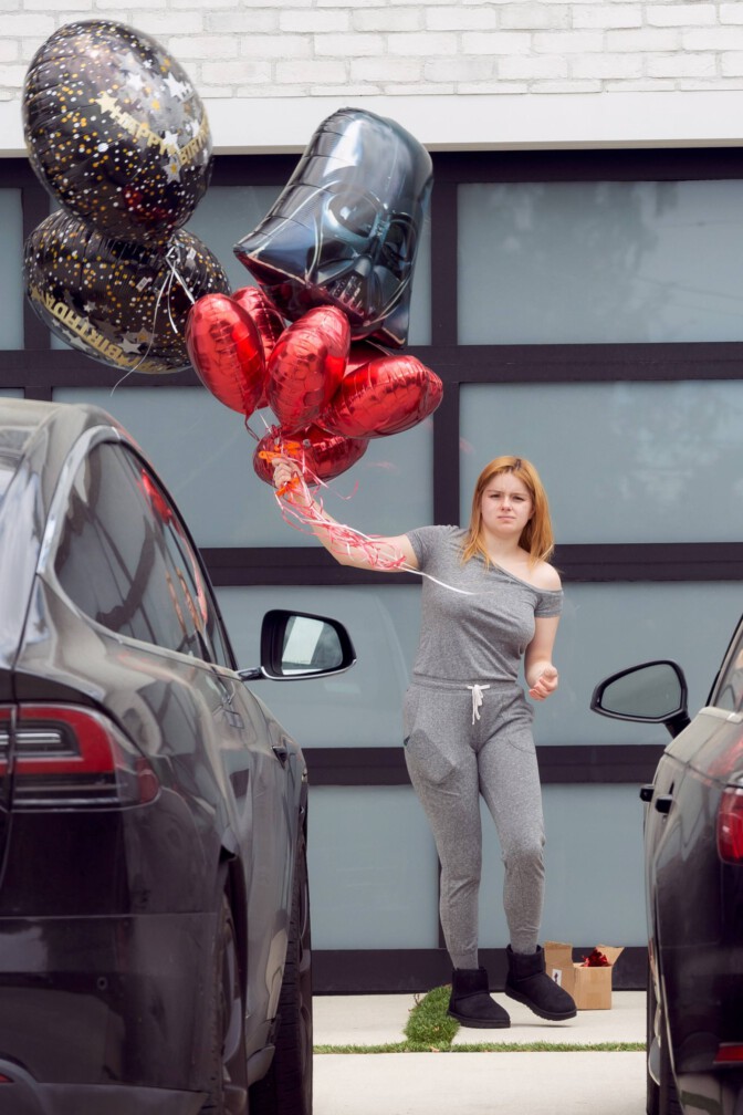 Ariel Winter Big Braless Breasts