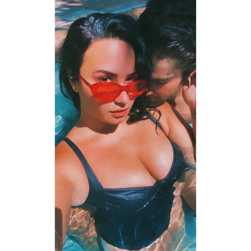 Demi Lovato Hot Boobs In A Pool