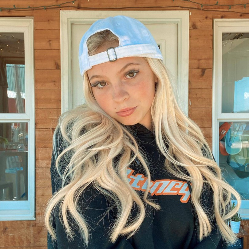 Jordny Jones Beautiful And Cleavagy