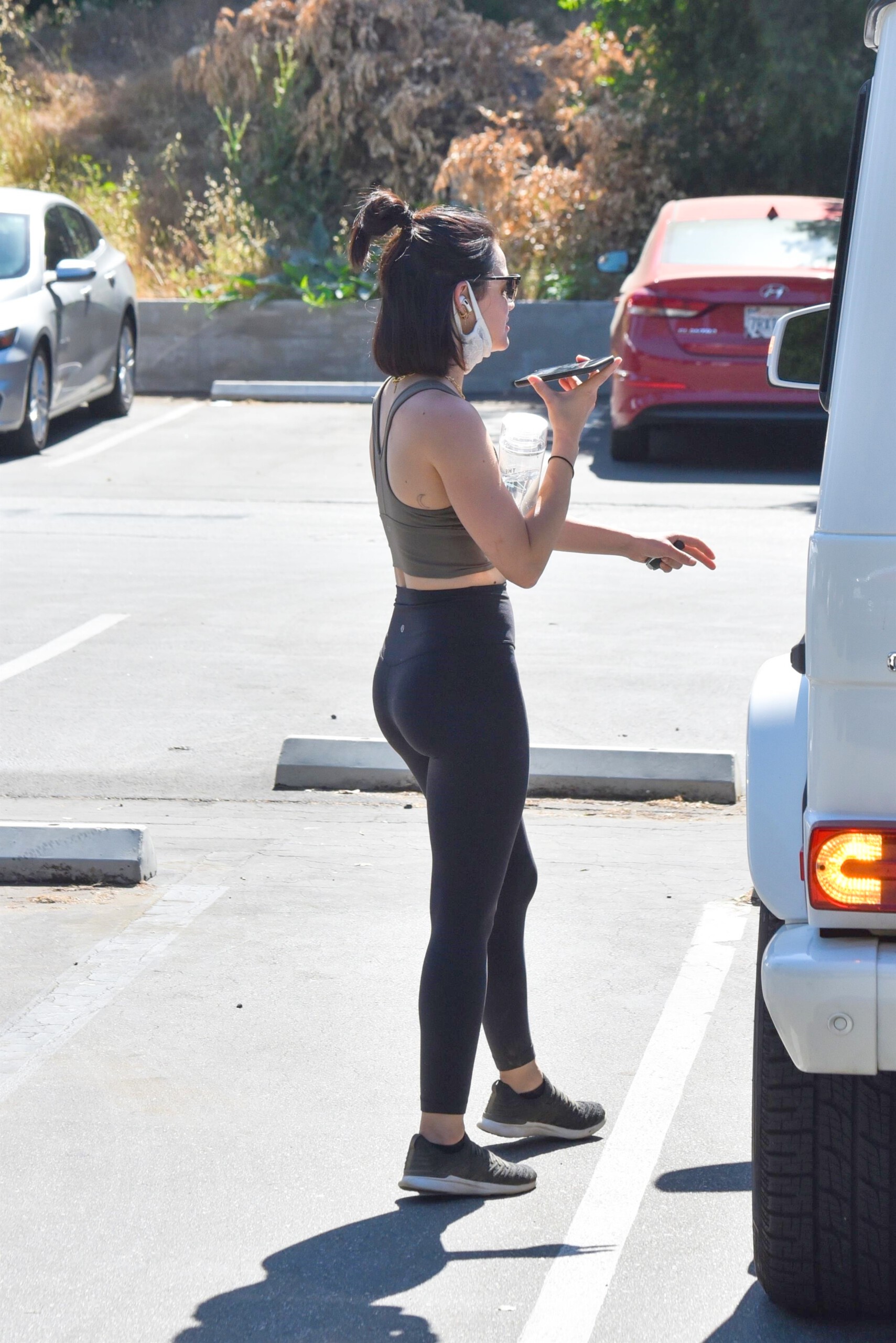 *exclusive* Lucy Hale Goes On A Solo Hike In Studio City, Ca - Hot ...