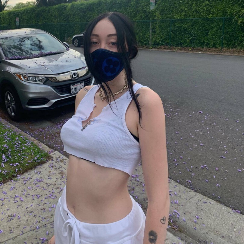 Noah Cyrus Sexy Flat Tummy