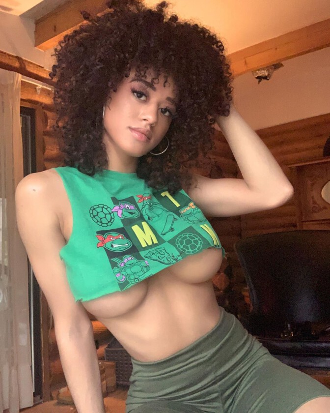 Stormi Maya Hot Braless Underboobs
