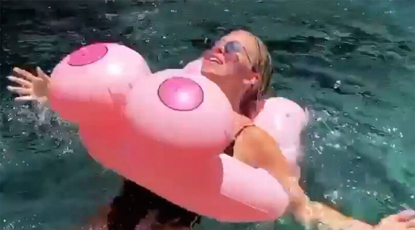 Sydney Sweeney’s Blow Up Boobs and Other Sexy Links!