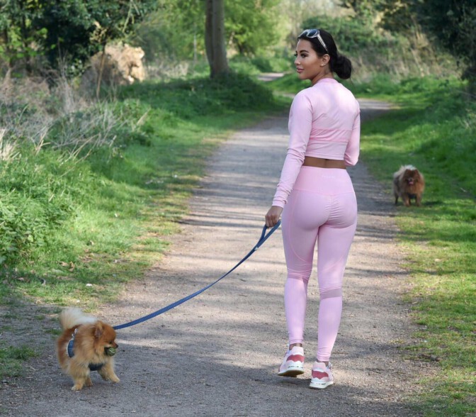 Yazmin Oukhellou Hot Body In Leggings