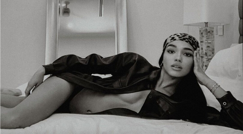 Yovanna Ventura – Sexy Boobs in Hot Braless Photoshoot