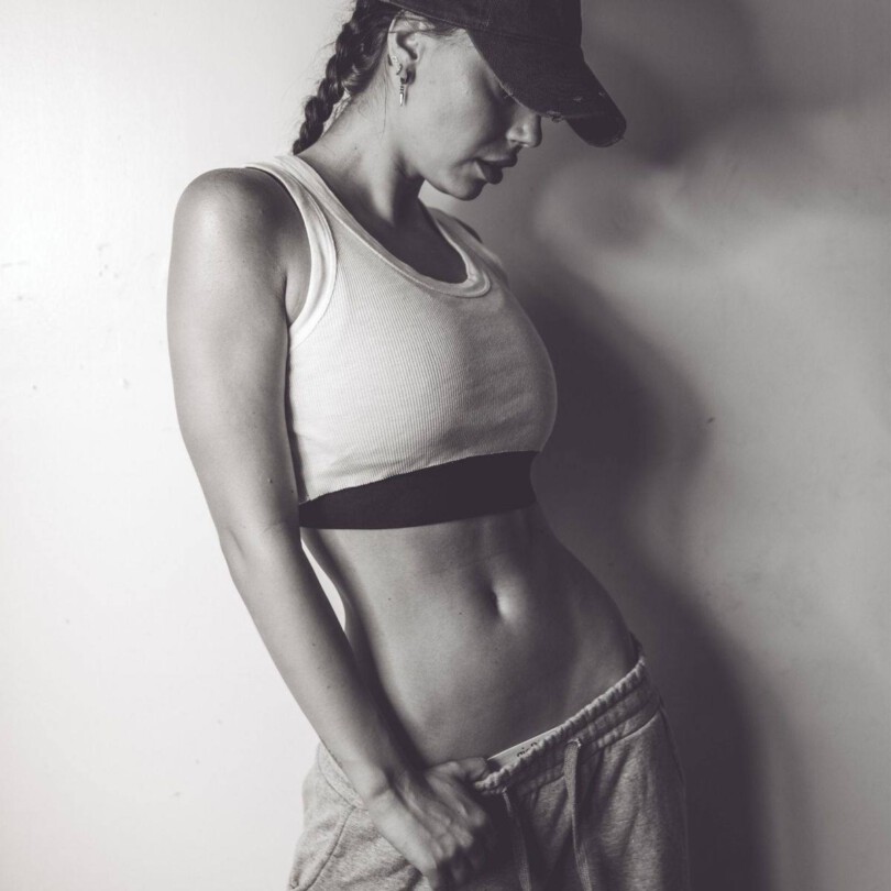 Alexs Ren Sexy Toned Body