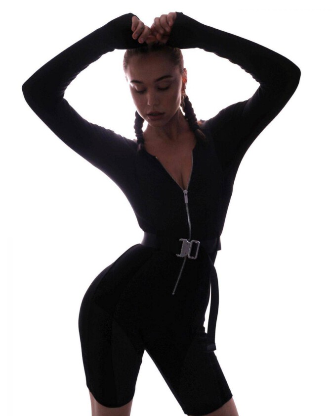 Alexs Ren Sexy Toned Body