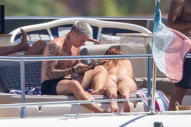 Bella Thorne Hot Body In Tiny Bikini