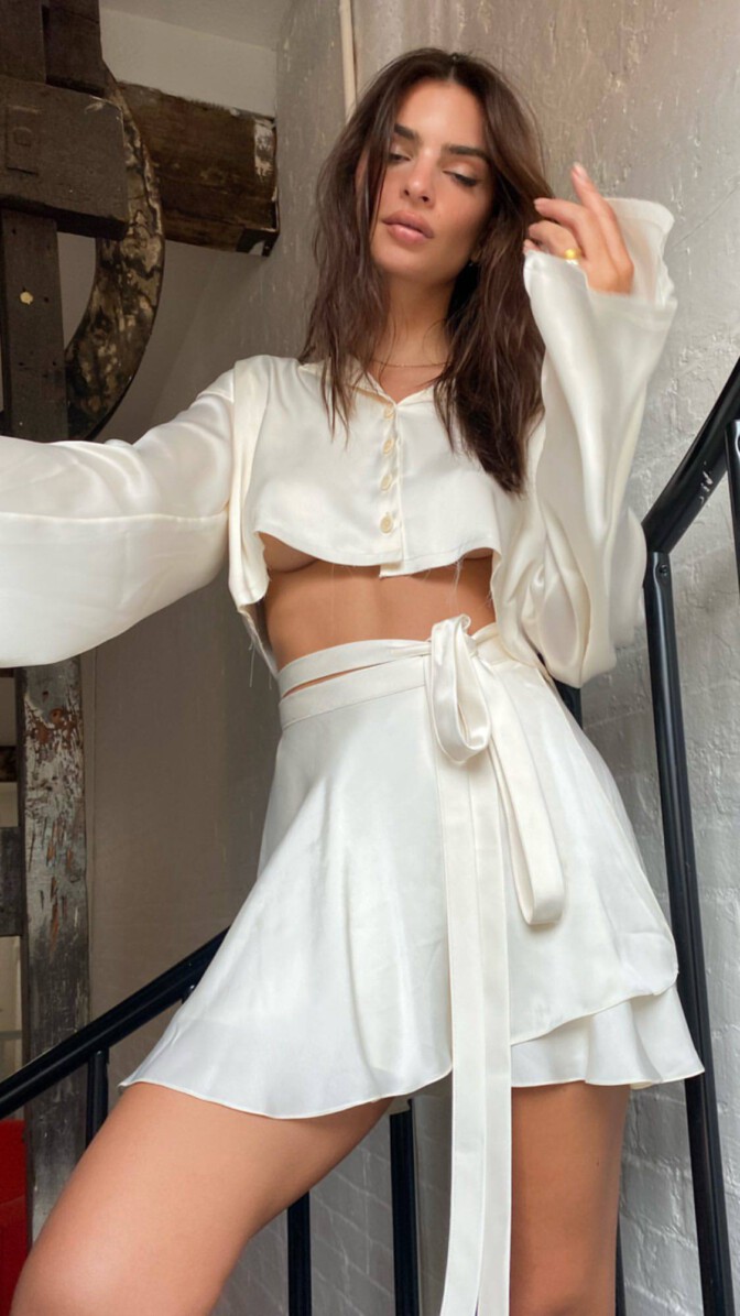 Emily Ratajkowski Braless And Leggy