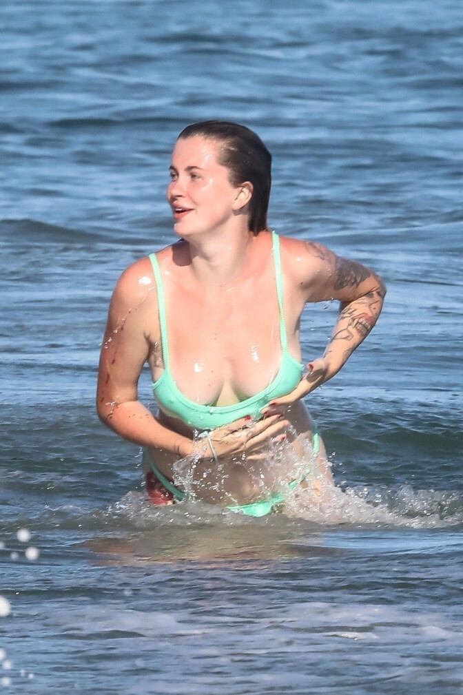 Ireland Baldwin Beautiful Boobs In Bikini