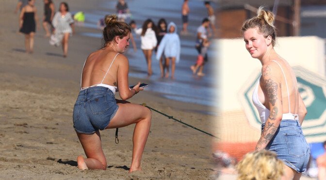 Ireland Baldwin – Sexy Braless Boobs at the Beach in Malibu