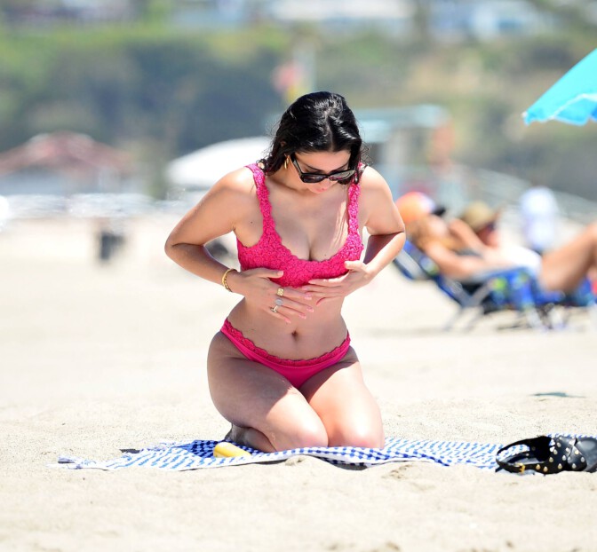 Jessica Gomes Sexy In Bikini