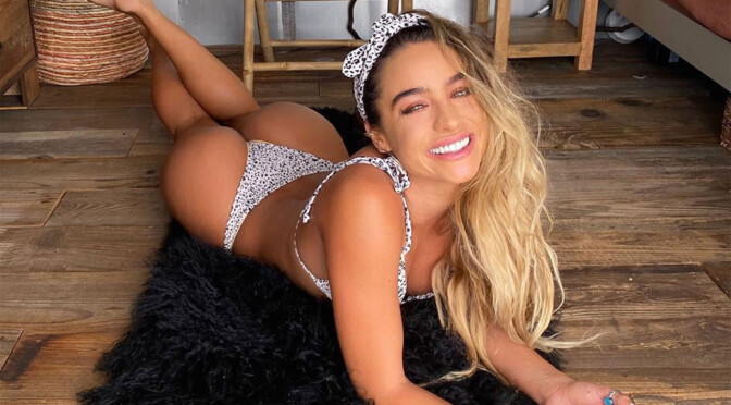Sommer Ray – Beautiful Ass in Tiny Thong Photoshoot