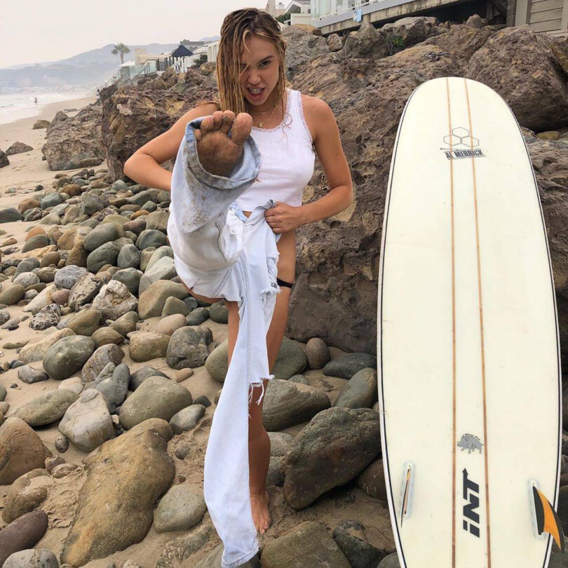 Alexis Ren Braless Boobs