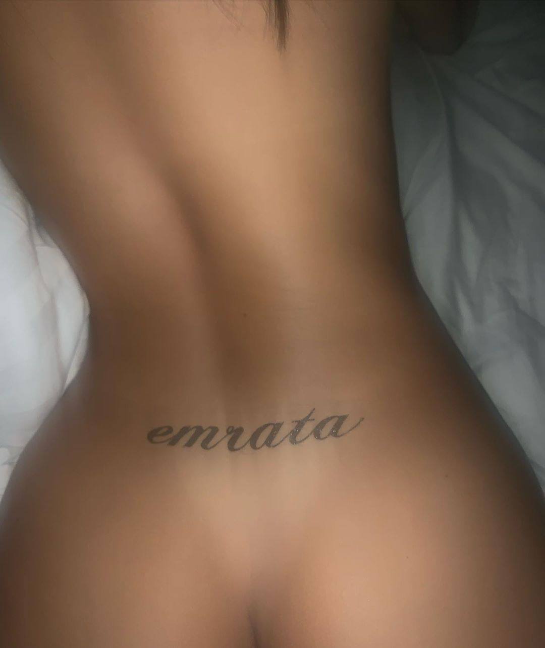 Emily Ratajkowski Nude Ass