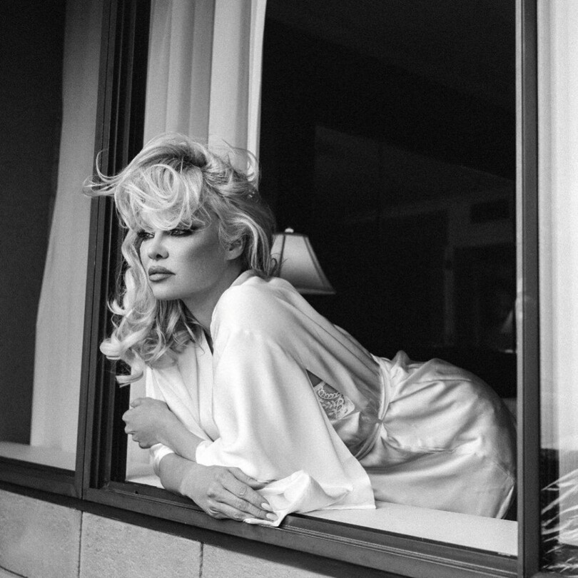 Pamela Anderson Sexy Photoshoot