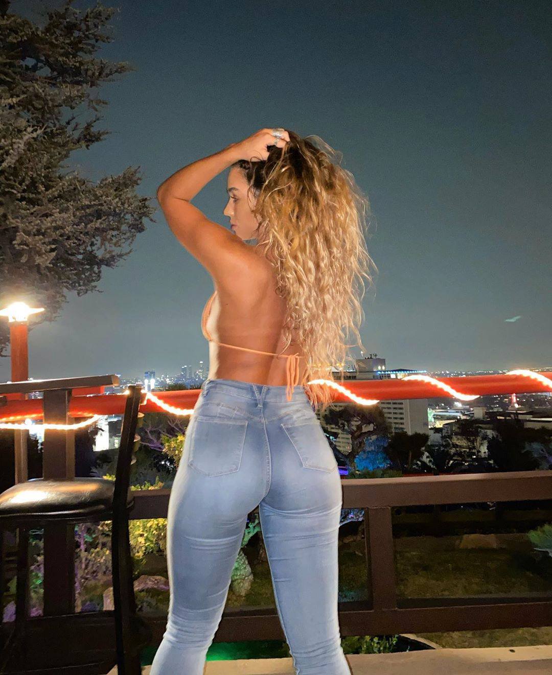 Sommer Ray Beautiful Body In Tight Jeans Photos