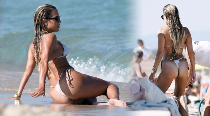 Sylvie Meis – Fantastic Ass in Tiny Thong BIkini on the Beach in Saint Tropez