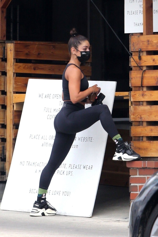 Vanessa Hudgens Sexy In Leggings