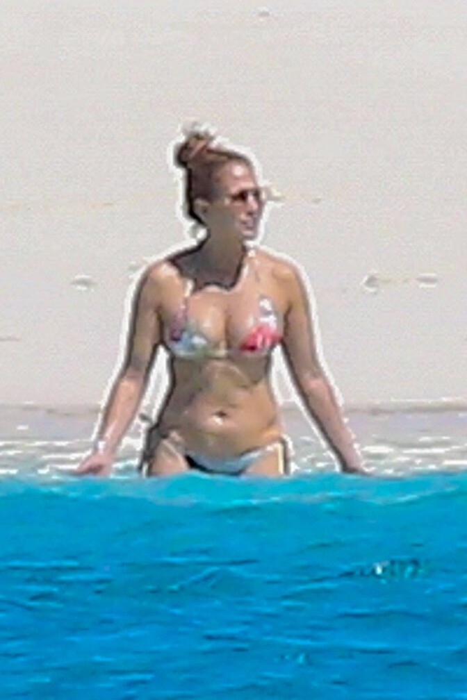 Jennifer Lopez In Bikini