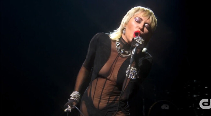 Miley Cyrus – Beautiful Boobs in Sexy Outfit at iHeartRadio Music Festival