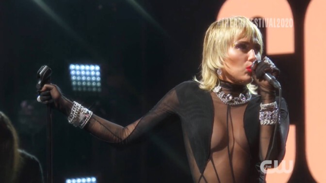 Miley Cyrus Sexy Performance