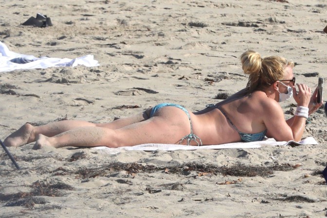 Brintey Spears Sexy In Bikini