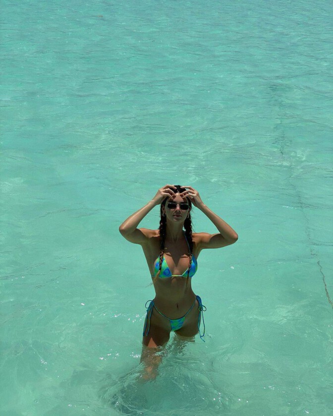 Kendall Jenner Sexy In Bikini