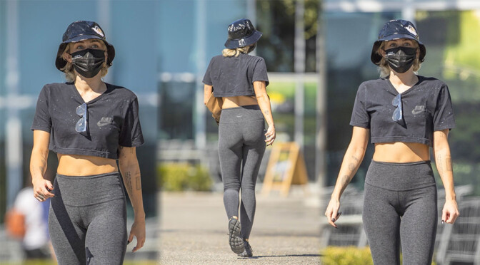 Miley Cyrus – Sexy Ass in Leggings at Erewhon Market in Calabasas