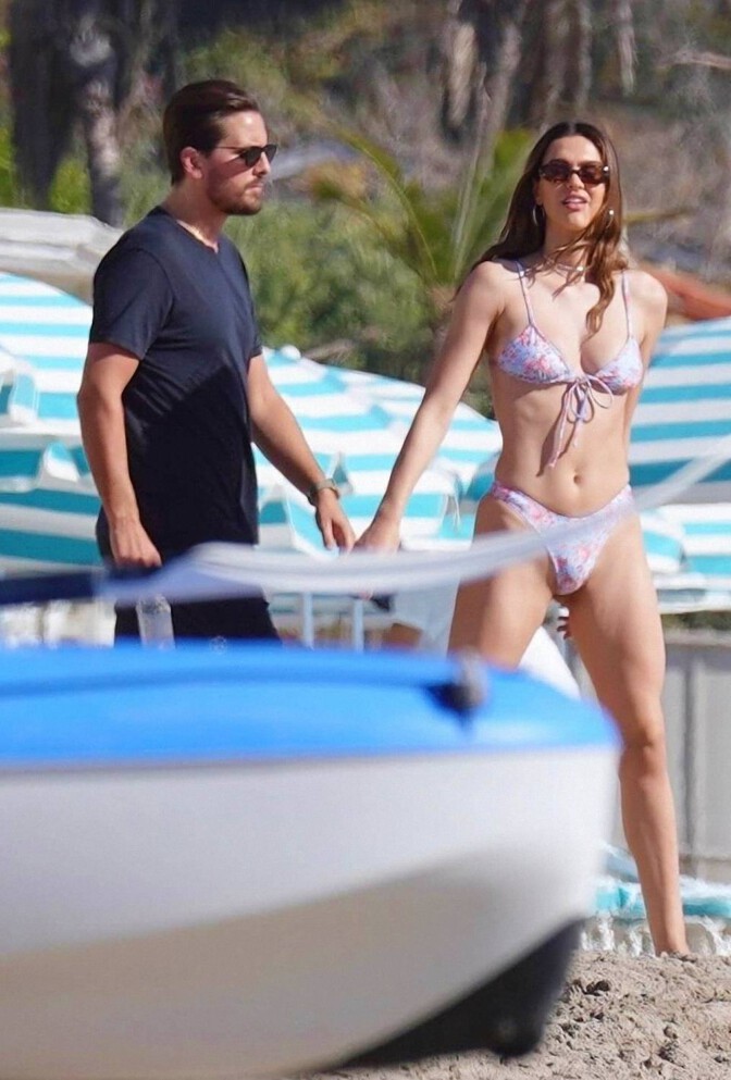 Amelia Hamlin In Sexy Bikini