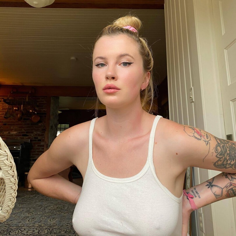 Ireland Baldwin Braless Pokies
