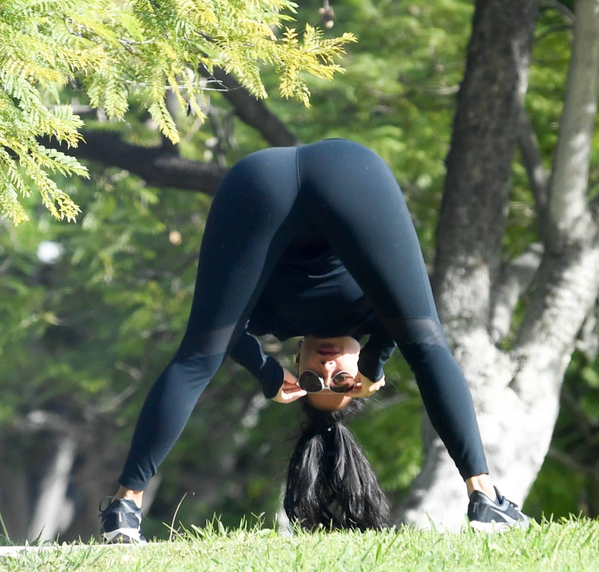 Nicole Scherzinger - Beautiful Big Ass in Sexy Yoga Pants. 