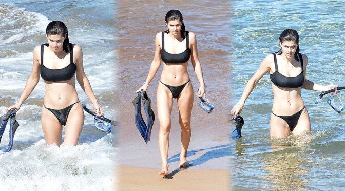 Alexandra Daddario – Fantastic BOdy and Pokies in a Black Bikini on the Beach in Maui