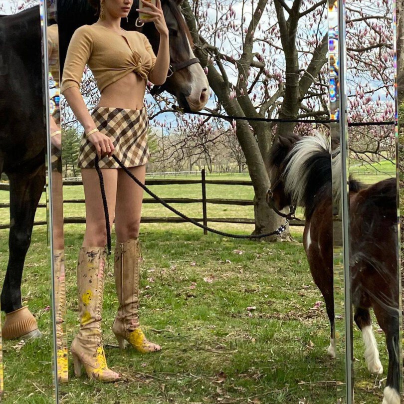 Bella Hadid Fantastic Legs