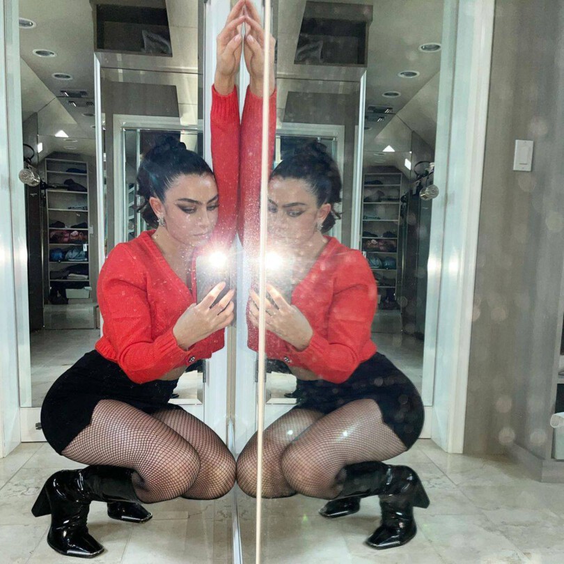 Charli Xcx Sexy Legs