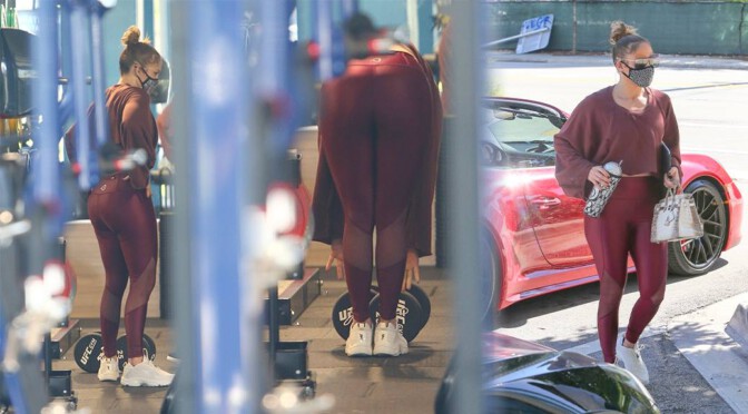 Jennifer Lopez – Sexy Big Ass in Leggings at a Gym in Miami