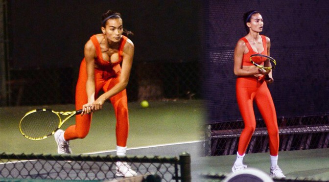 Kelly Gale – Beautiful Boobs in SPorts Bra