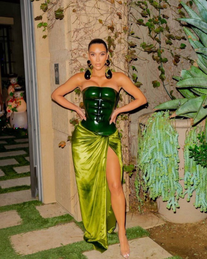 Kim Kardashian Sexy Body