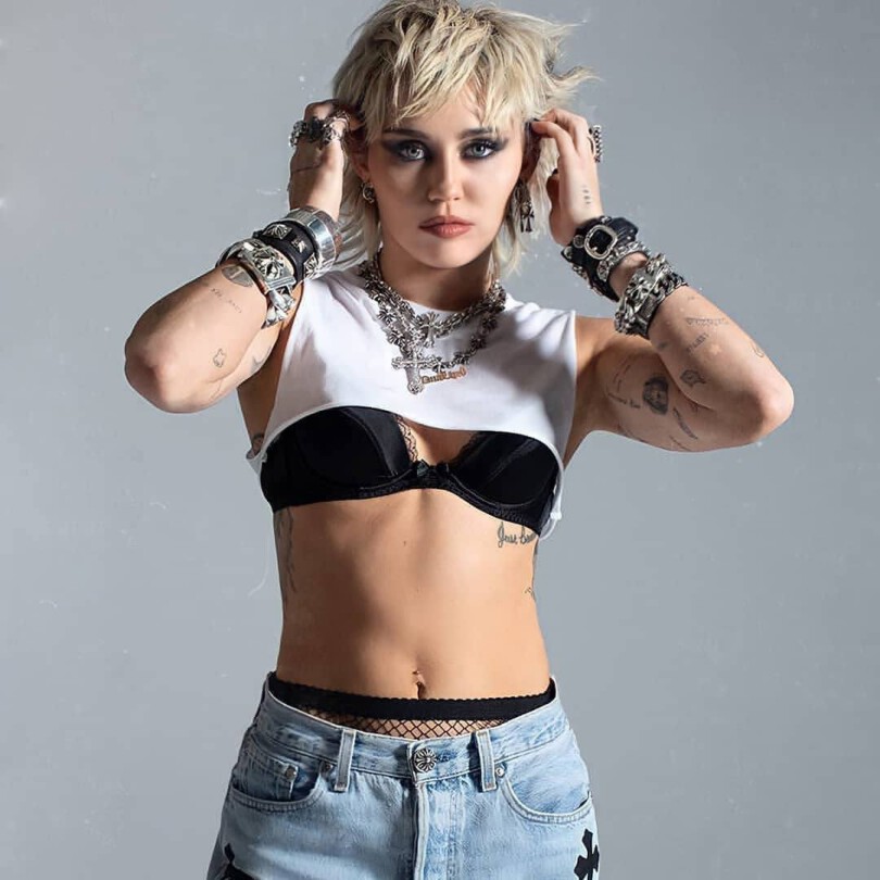 Miley Cyrus Sexy In Black Bra